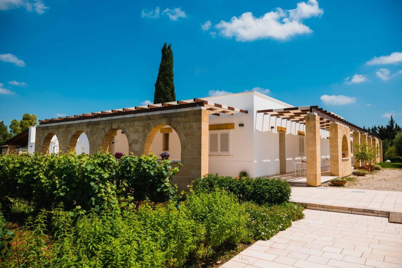Masseria Tenuta Flora Maria Leverano Buitenkant foto